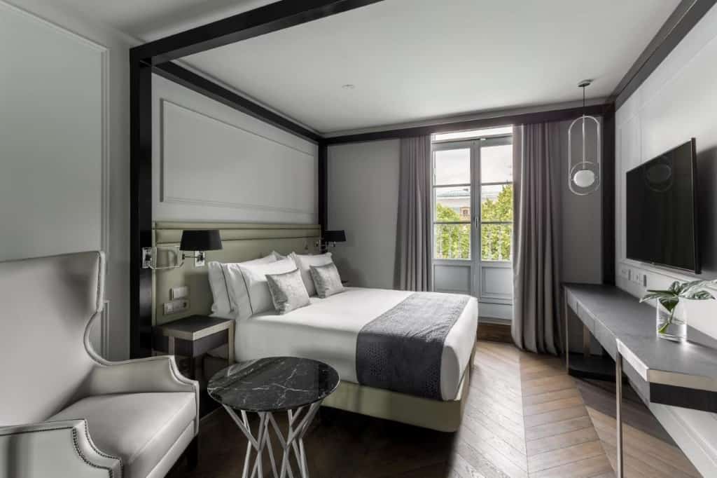 Room Mate Gorka Hotel - Central: un hotel clásico y elegante con características vibrantes ubicado en el corazón del centro de la ciudad